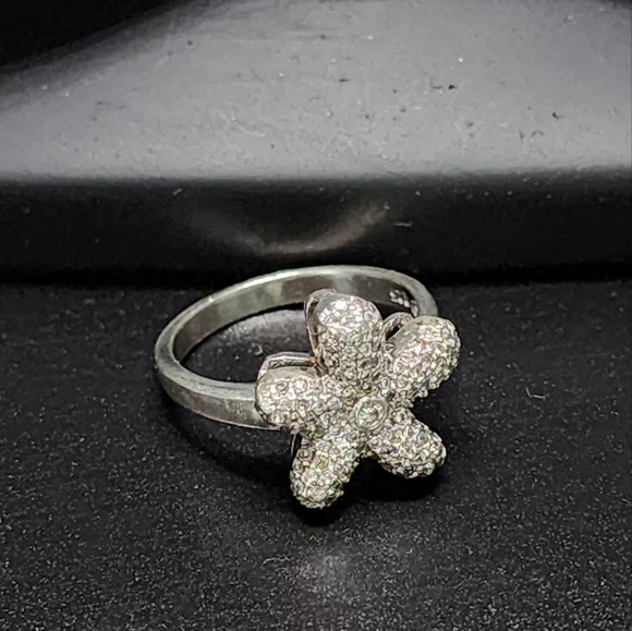 Vintage Floral Pendant Necklace with Reflective Finish - Picture 4 of 4